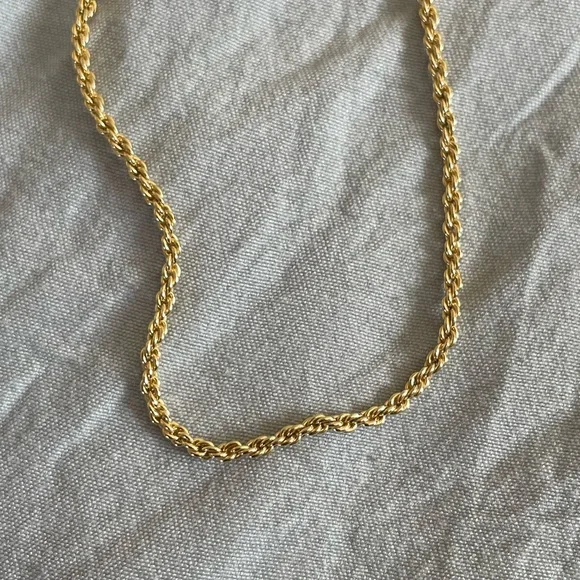 Dainty Gold colored rope necklace - Picture 1 of 4